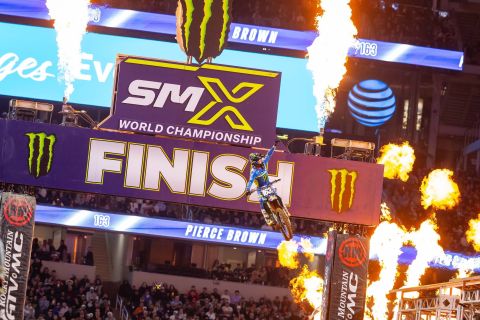 7 AMA SX Arlington 2026: Noc prvních vítězství a převratů v serii.