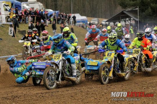 Mohelnice (26. 04. 2025) ....... MMČR (side) ....... ZÁVODY (2025) (sumavskyamatercup.cz)
